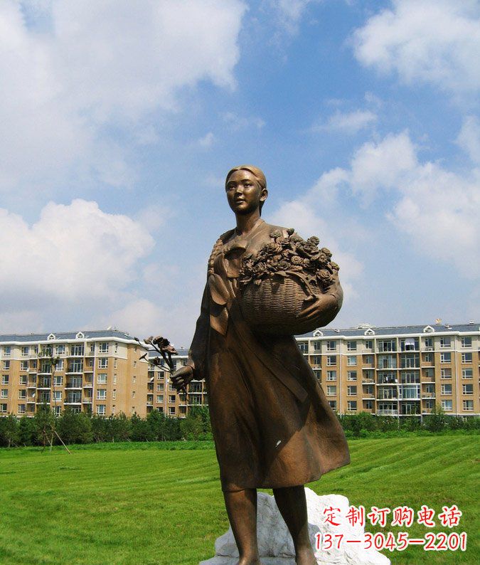 泸州传统精美少数民族雕塑——抱花篮的少数民族女孩
