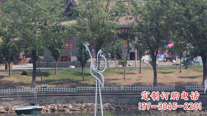 泸州融合瑞雪灵羽,灵灯晶莹不锈钢仙鹤雕塑