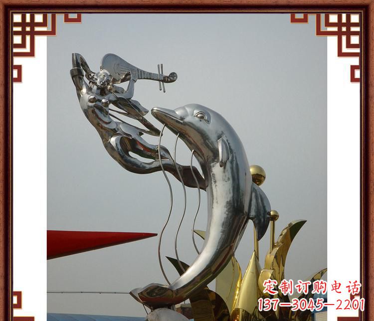 泸州活力满满的海豚雕塑