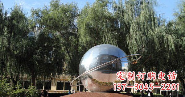 泸州优雅而充满动感的不锈钢地球与赤道融合雕塑