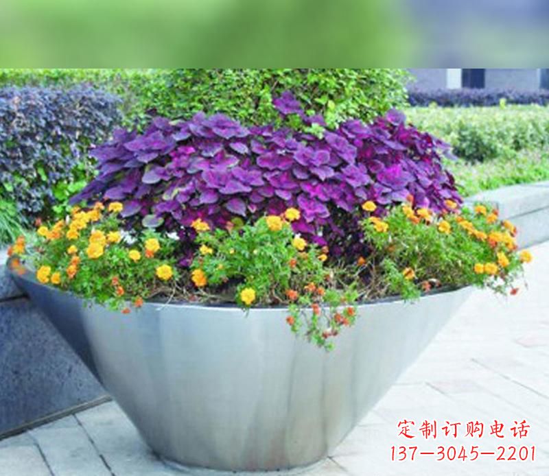 泸州中领雕塑精致无比的花盆雕塑