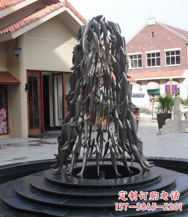 泸州跃动的生命——景区向上游的鱼群喷泉雕塑
