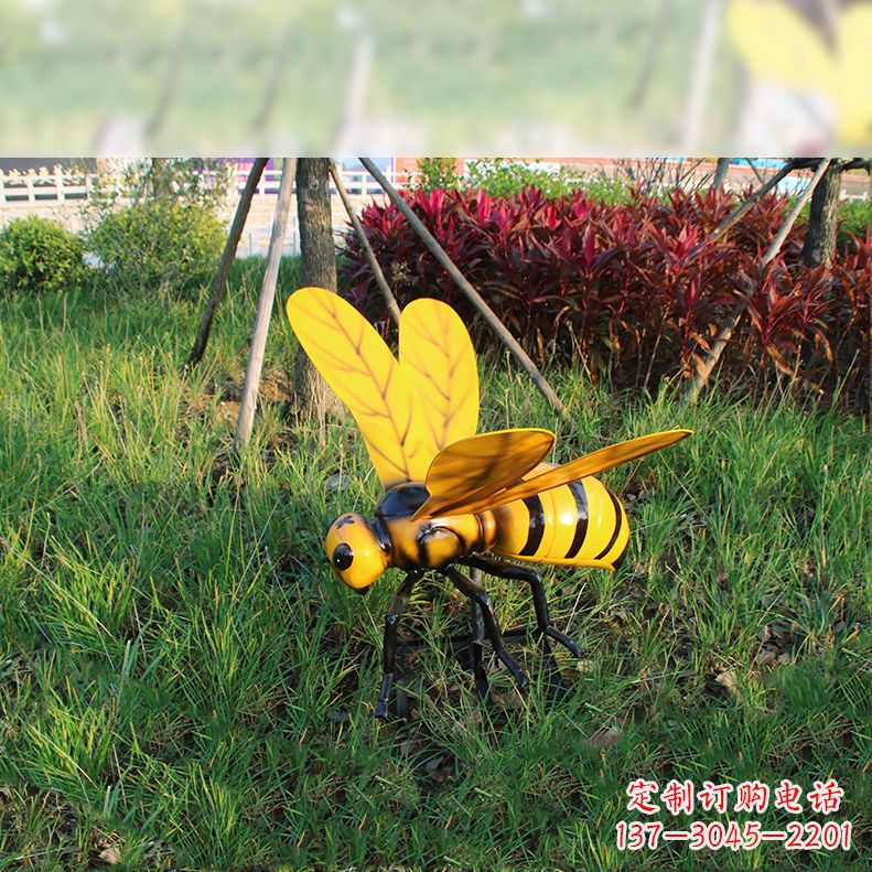 泸州公园草坪动物插件,仿真大马蜂玻璃钢雕塑