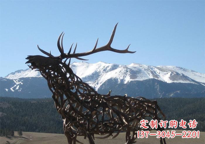 泸州公园抽象鹿动物铜雕