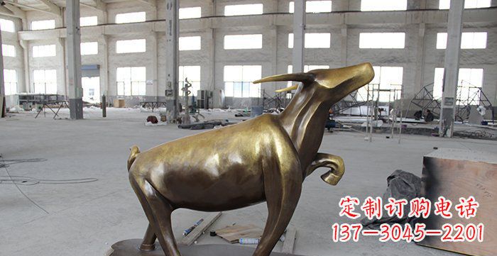 泸州铜制华丽小牛动物雕塑