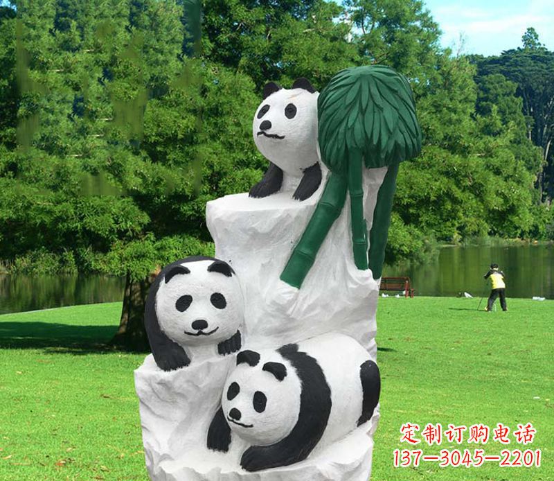 泸州公园大熊猫雕塑