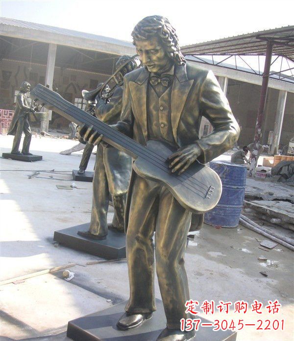 泸州西方人物铜吉他雕塑