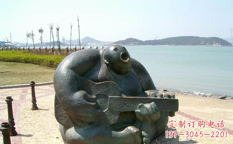 泸州音乐驻足,公园弹吉他铜雕