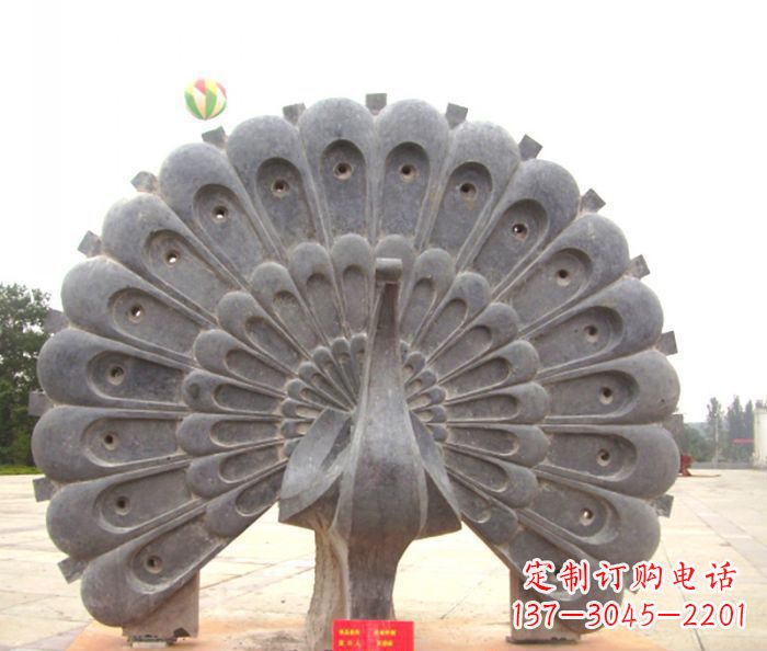 泸州公园动物孔雀开屏石雕