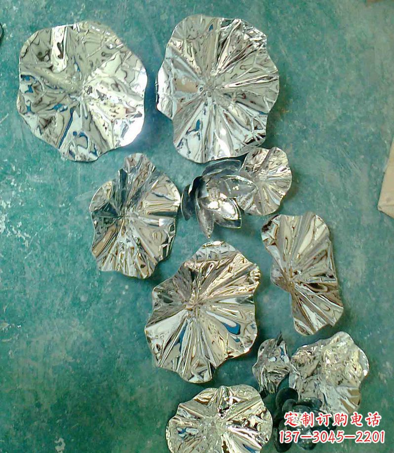 泸州精致锻铜荷叶造型雕塑