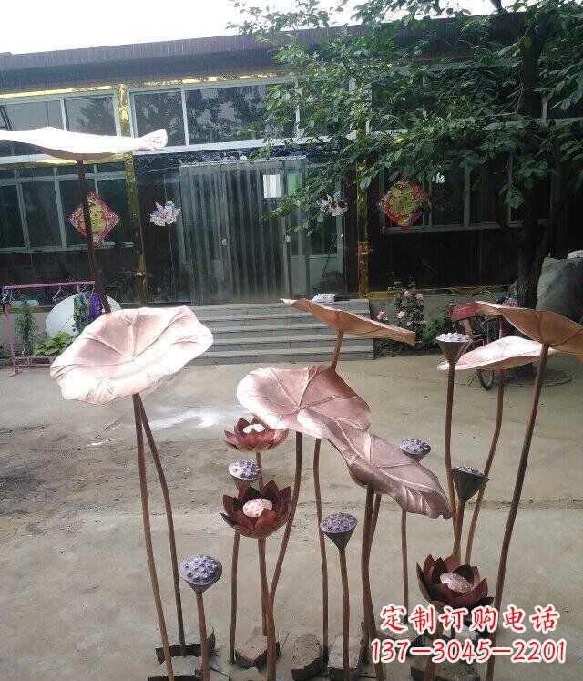 泸州精美锻铜荷叶雕塑