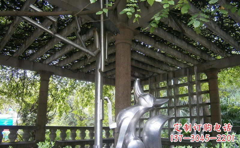 泸州动物铜雕——公园狐狸与乌鸦小品