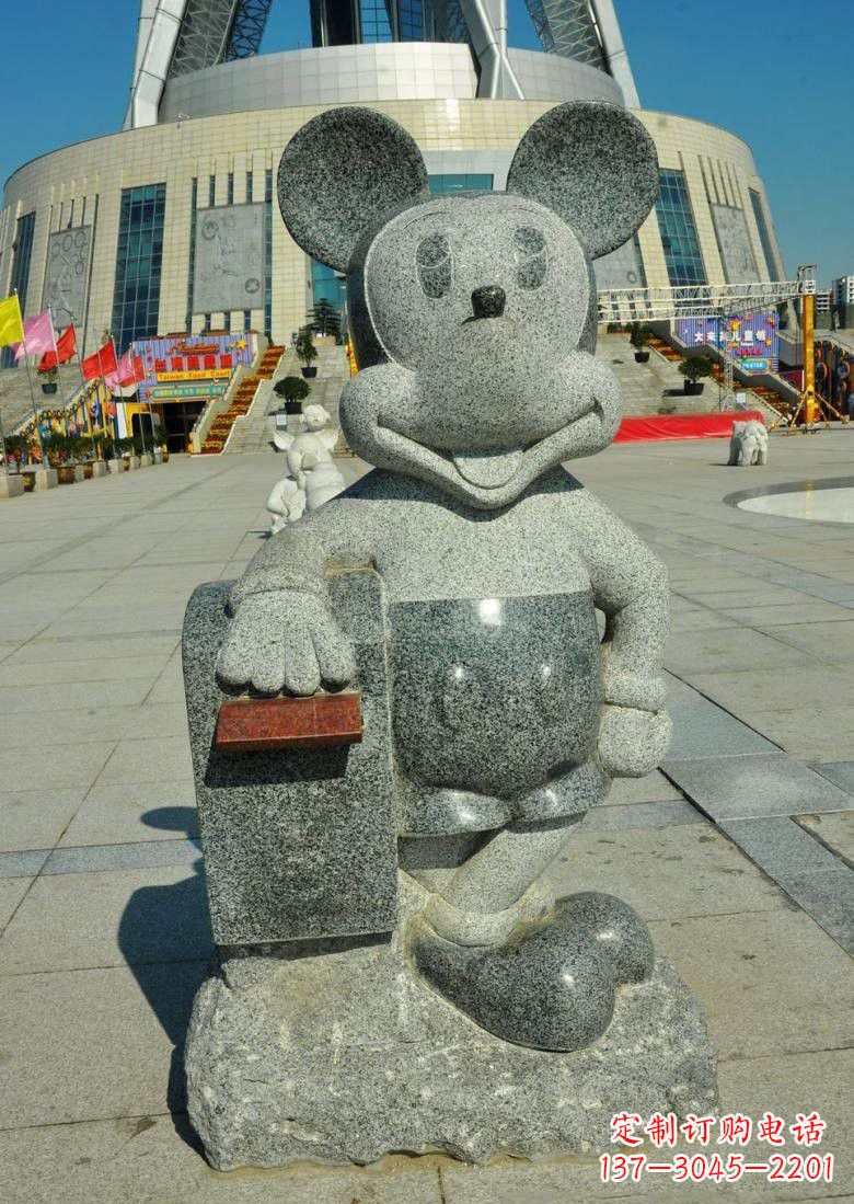 泸州令人惊叹的米老鼠塑像
