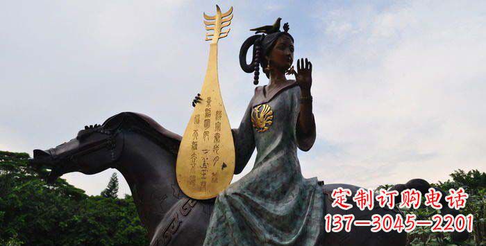 泸州传统风情,精美古典的琵琶女铜雕