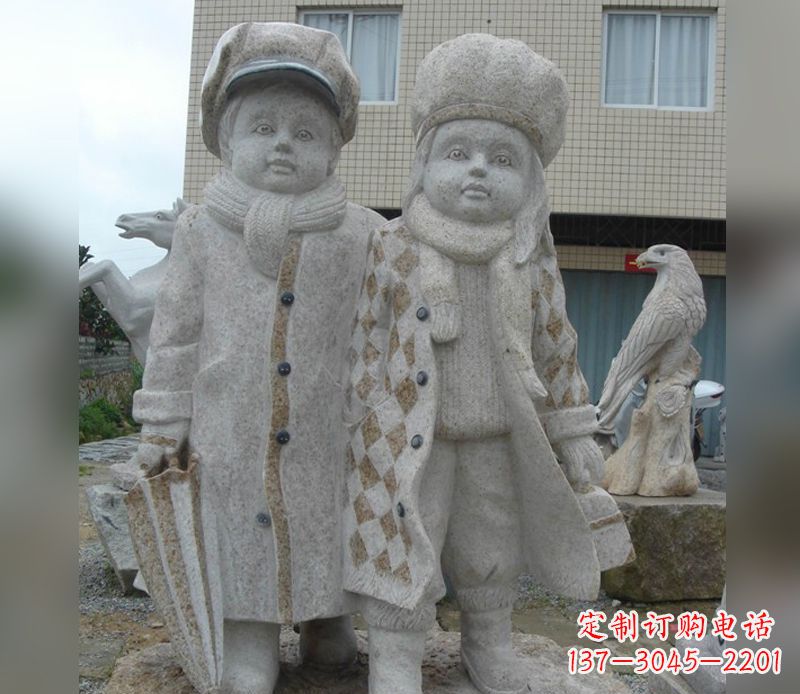 泸州公园情侣人物石雕