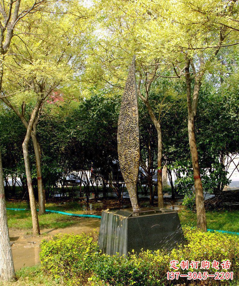 泸州公园树叶景观铜雕
