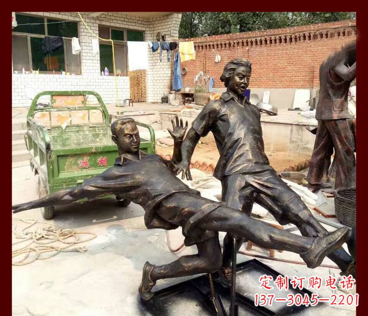 泸州足球迷必备,象征性的足球雕塑