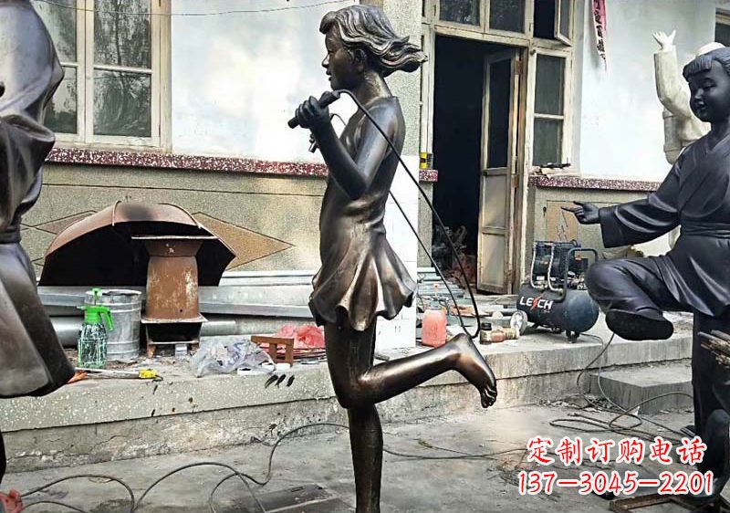 泸州精美女孩铜雕
