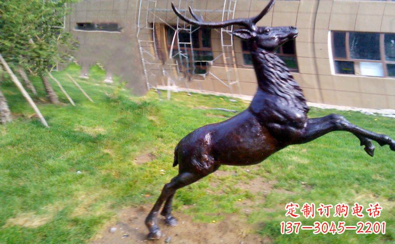 泸州跳跃的鹿动物铜雕