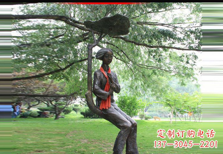 泸州可爱迷人的美女雕塑