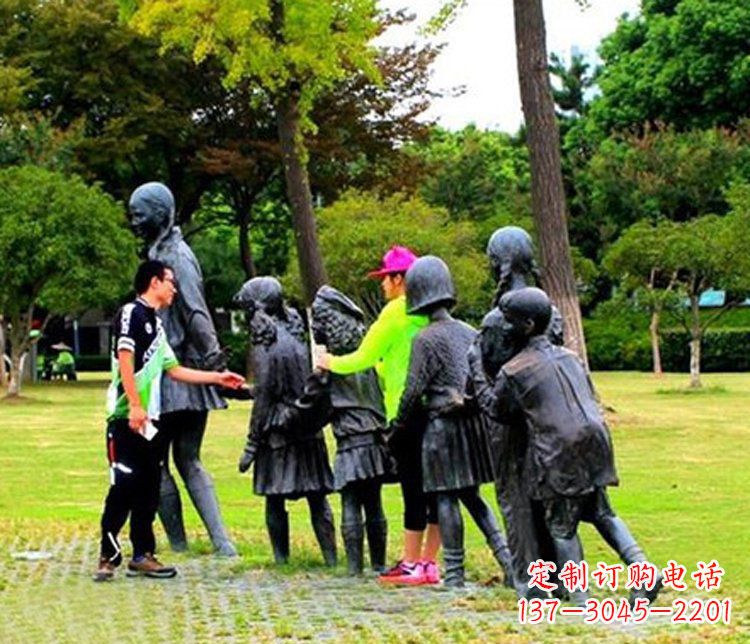 泸州铜质老鹰抓小鸡雕塑