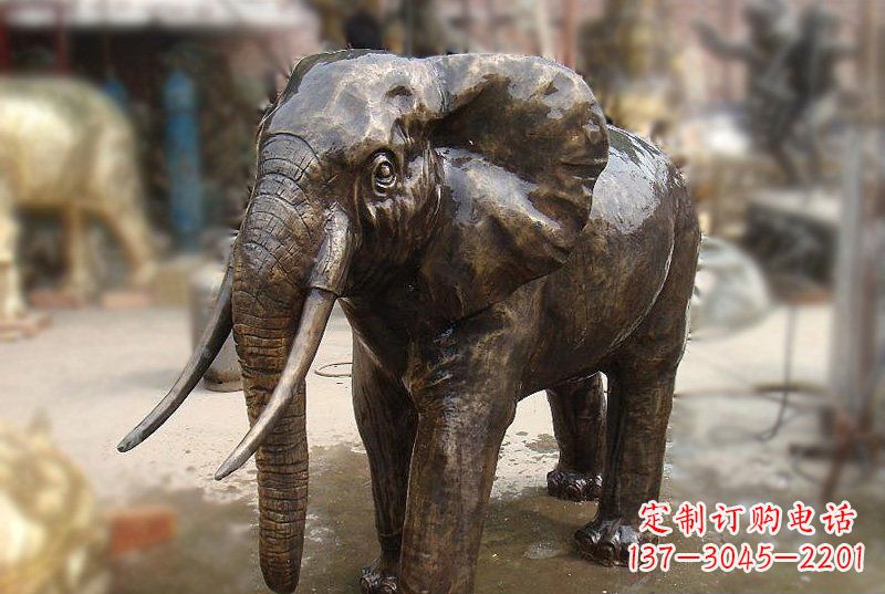 泸州优雅而典雅的铜质大象雕塑