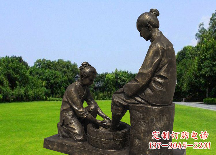 泸州浓浓爱意的母爱,定制青铜铸造的母亲雕塑