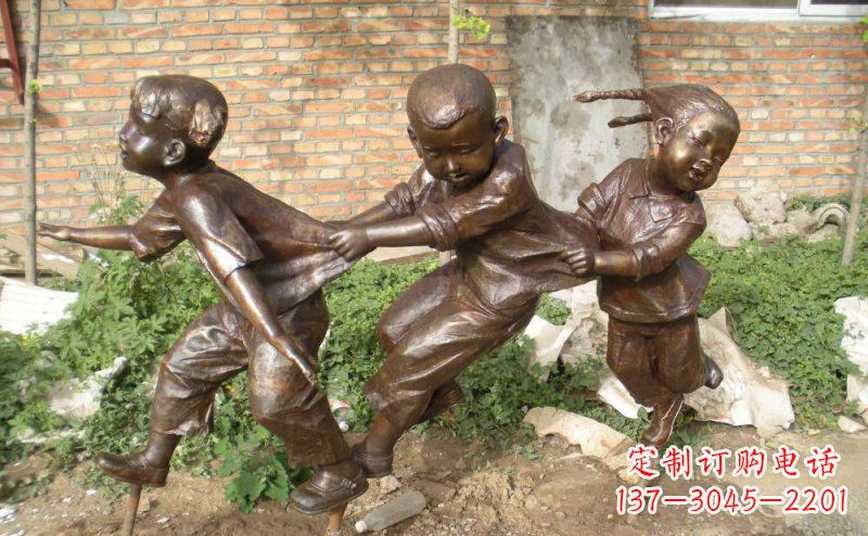 泸州铜雕老鹰—勇捕小鸡的动态展示
