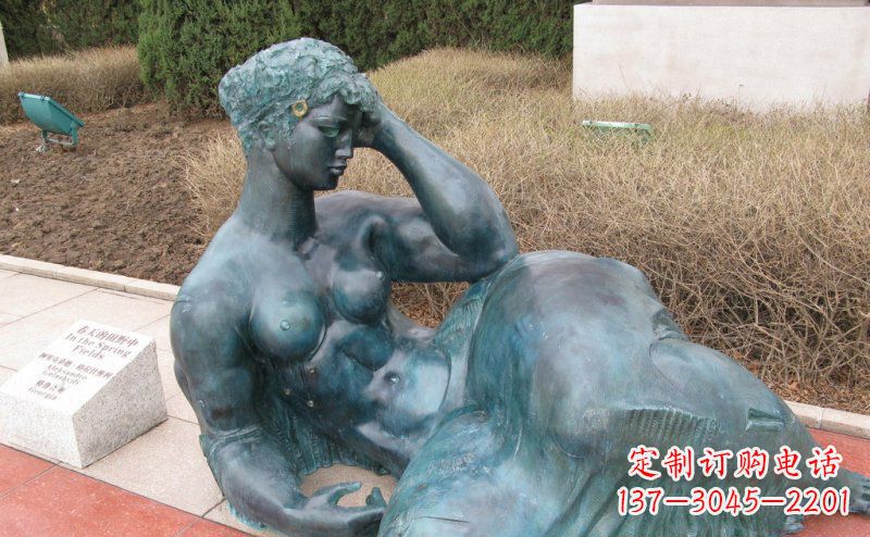 泸州公园西方女人人物铜雕_2