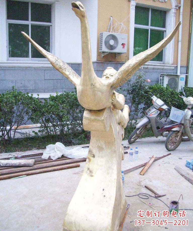泸州孩子与天鹅·梦幻铜雕