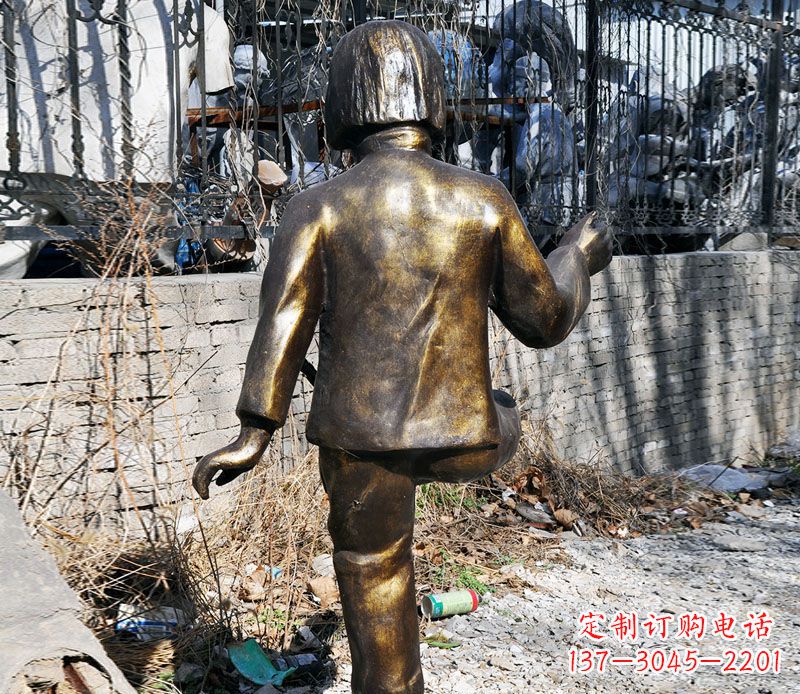 泸州纯正艺术——公园小女孩踢毽子铜雕