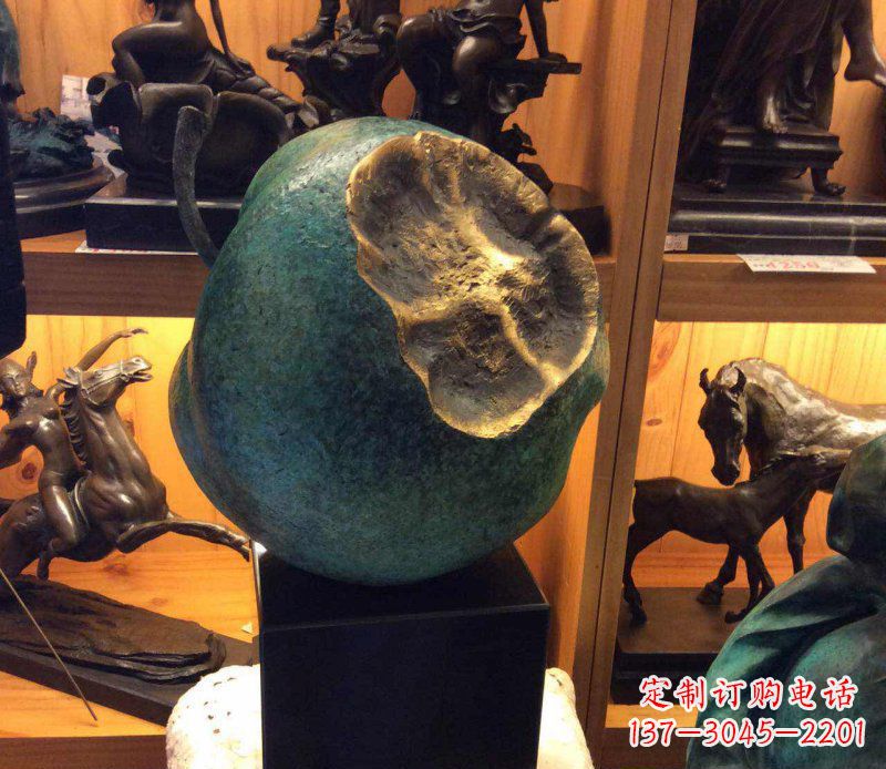 泸州铜质可爱苹果雕塑
