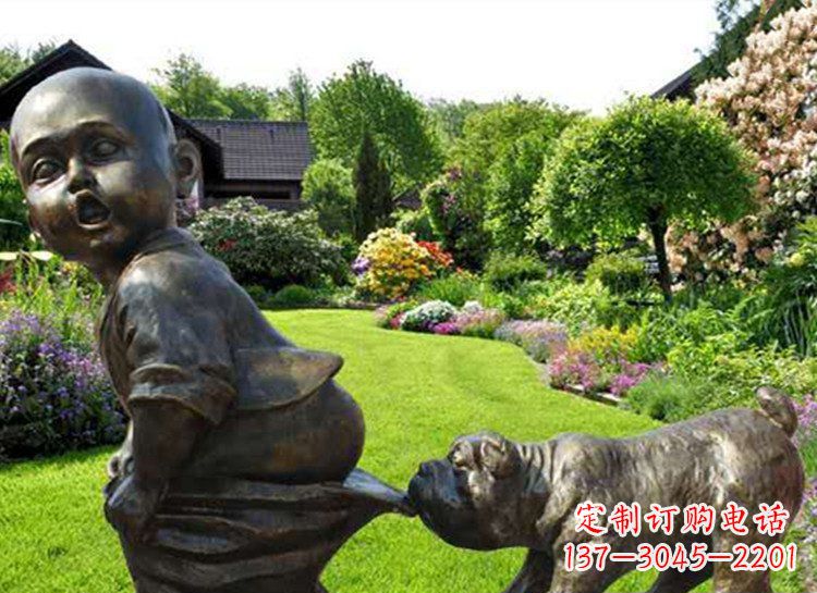 泸州小孩咬小狗大雕塑