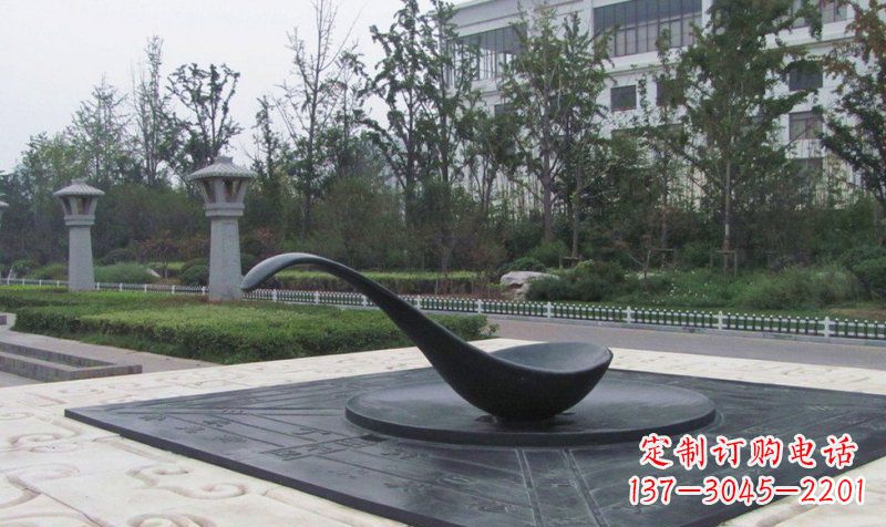 泸州公园指南针景观铜雕