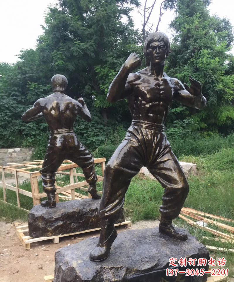 泸州荣耀李小龙,经典之作——“功夫之王”铜雕塑