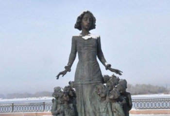 泸州铜雕学生人物欢乐的小学生雕塑