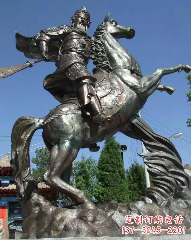 泸州精美绝伦的关公骑马雕塑