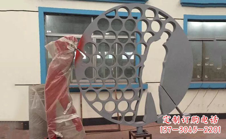 泸州广场不锈钢打高尔夫球雕塑 (2)