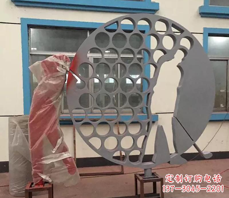 泸州广场不锈钢打高尔夫球雕塑