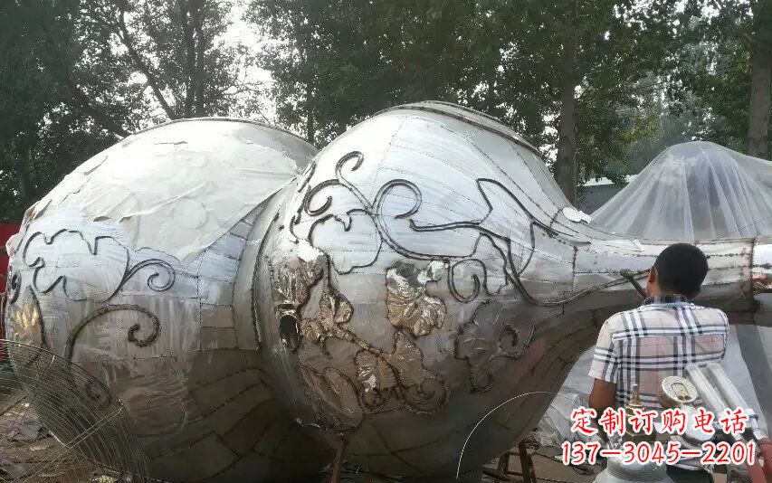 泸州分外精美的不锈钢葫芦雕塑