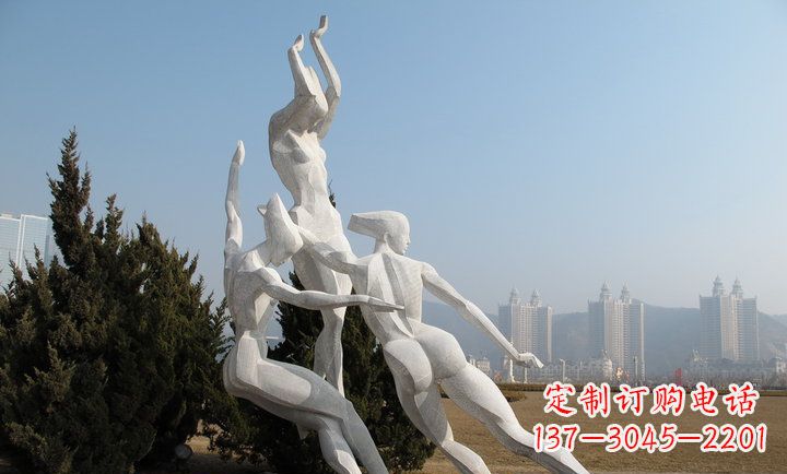 泸州广场不锈钢滑冰的女孩雕塑