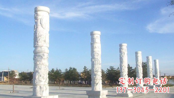 泸州中国传统石雕:广场龙柱雕