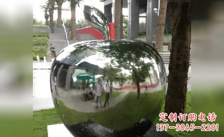 泸州新奇优雅的苹果雕塑