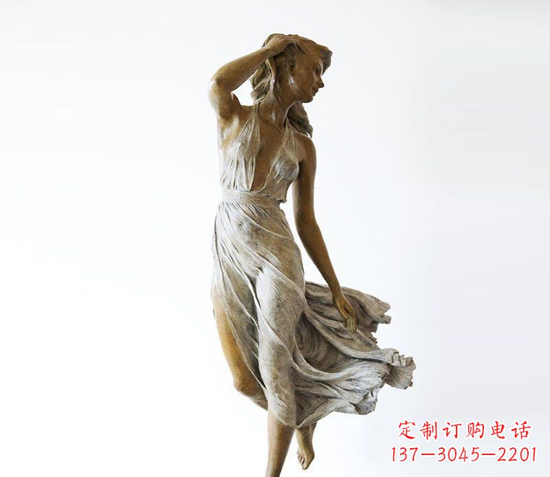 泸州广场铜雕西方美女甩头人物雕塑