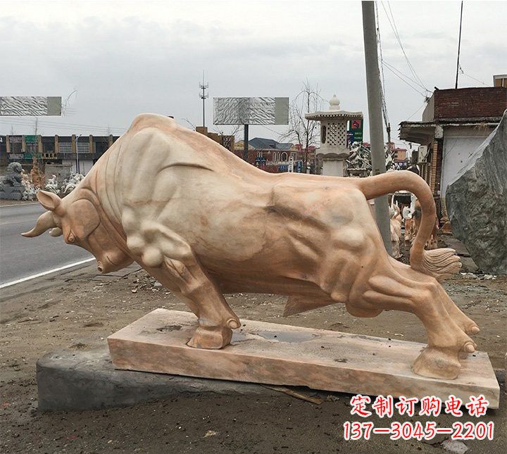 泸州广场晚霞红牛雕塑