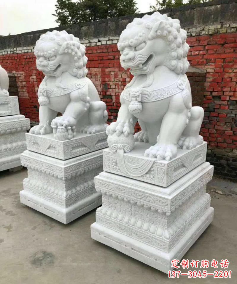 泸州浪漫雕塑--汉白玉踩球镇宅狮子