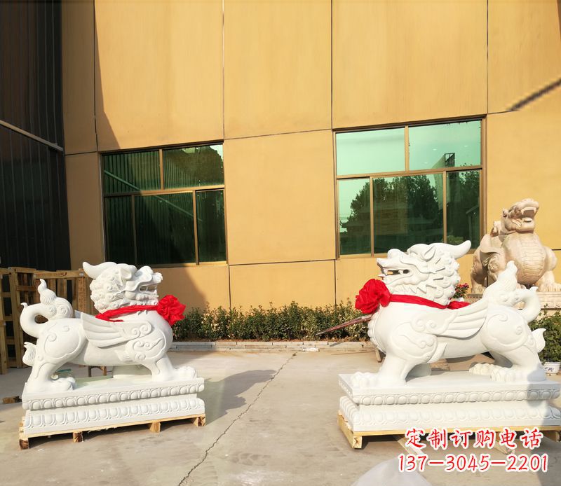 泸州汉白玉立式貔貅门口招财石雕