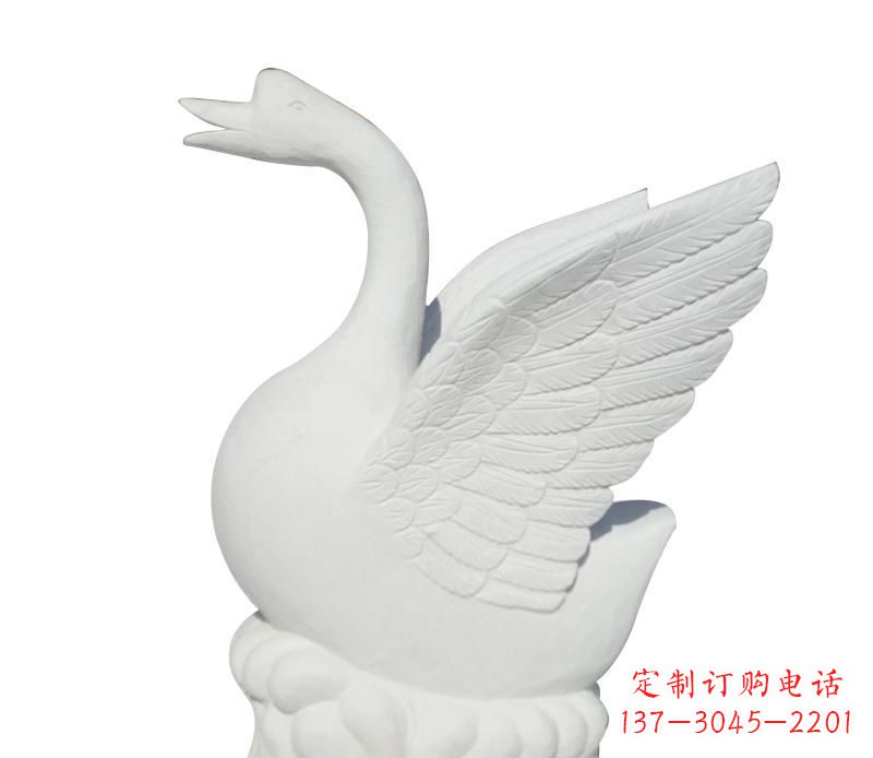 泸州汉白玉雕刻的精美天鹅雕塑