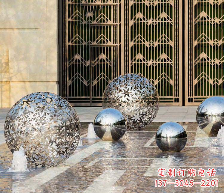 泸州欣赏自然的美:不锈钢花形镂空球喷泉雕塑