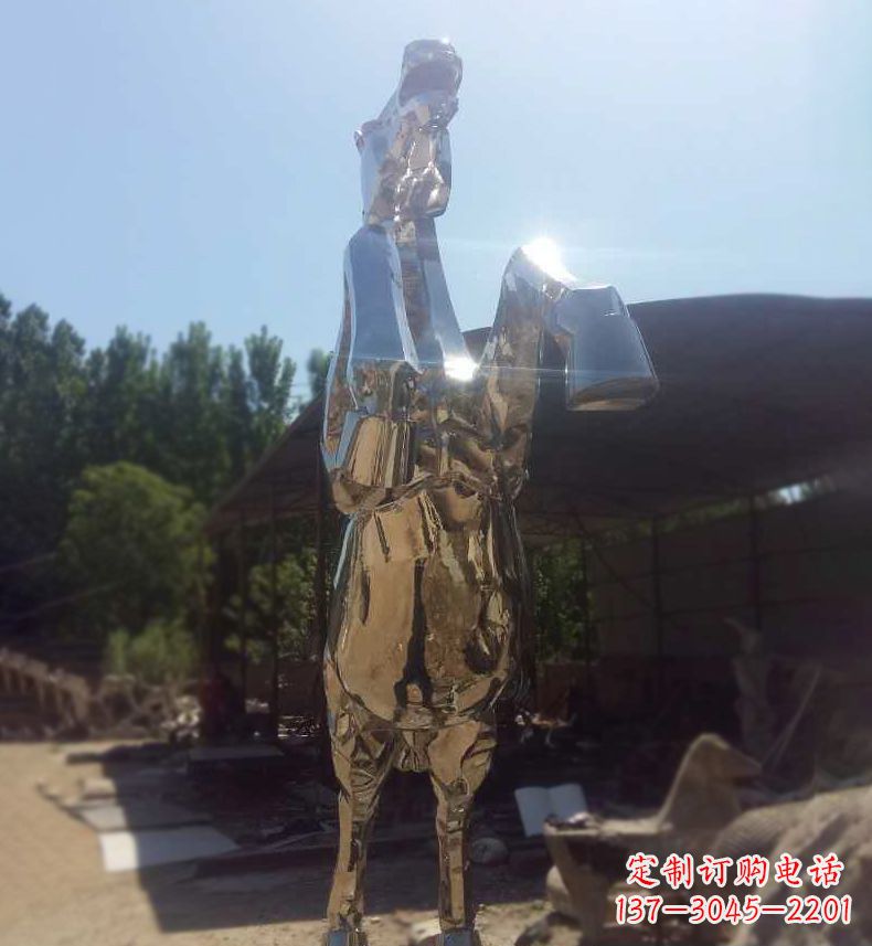 泸州典雅马雕,不锈钢镜面奔马雕塑,个性精彩